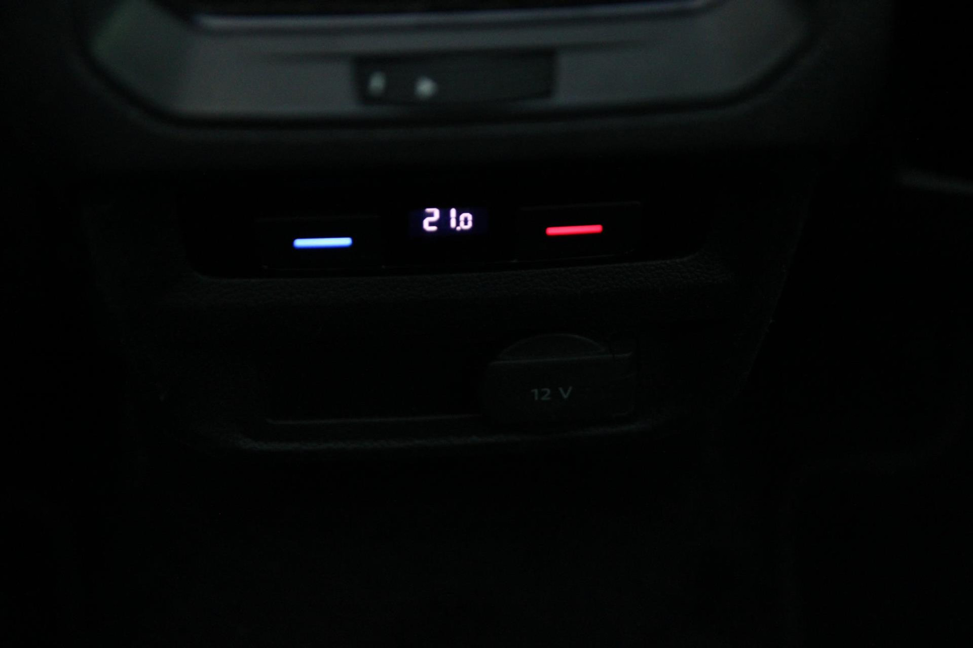 48678370-17.jpg
