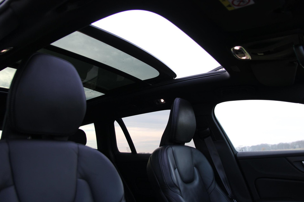 49111521-2.jpg